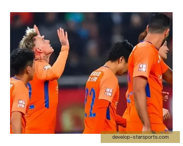 《全球足球转会窗口临近 多支豪门争夺顶级球星》 《全球足球转会窗口临近 多支豪门争夺顶级球星》